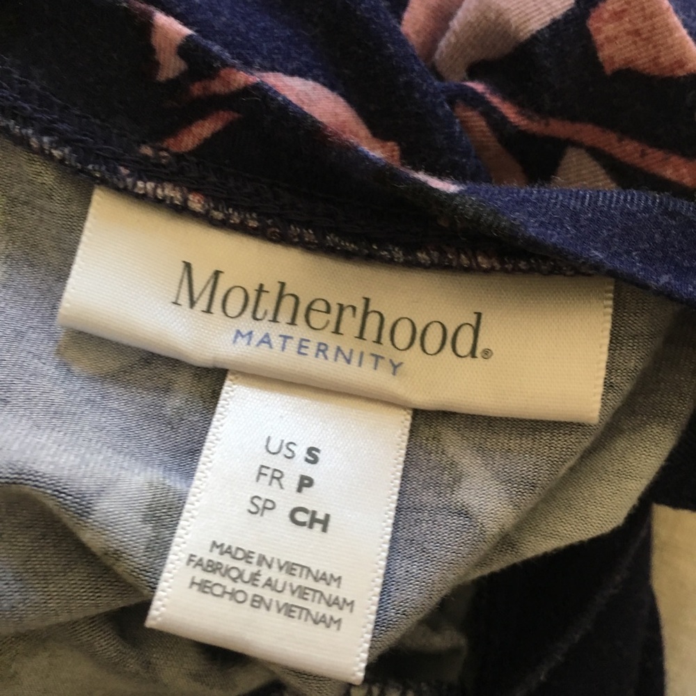 Good Condition Side Ruched Maternity Dress - Picture 6 of 6